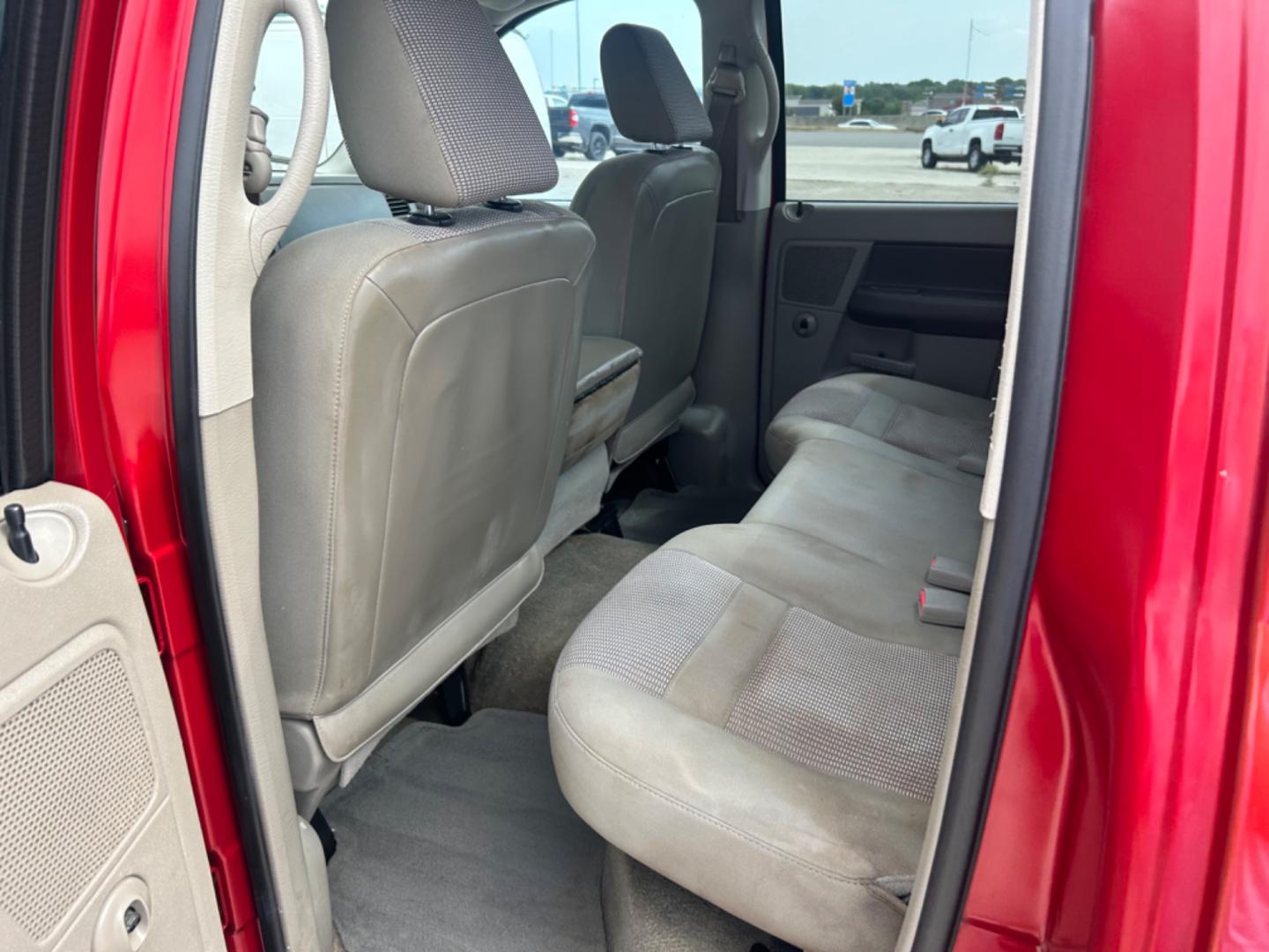 2006 Red /Beige Dodge Ram 1500 (1D7HU18N36S) with an 4.7L V8 F OHV engine, Automatic transmission, located at 1687 Business 35 S, New Braunfels, TX, 78130, (830) 625-7159, 29.655487, -98.051491 - Photo#10